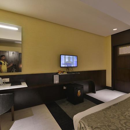 The Golden Oak Hotel Raipur  Bagian luar foto