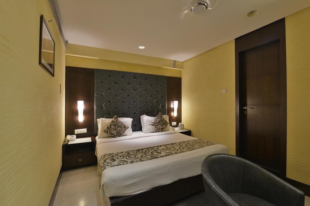 The Golden Oak Hotel Raipur  Bagian luar foto