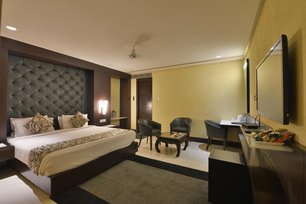 The Golden Oak Hotel Raipur  Bagian luar foto