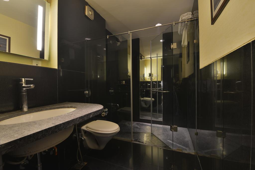 The Golden Oak Hotel Raipur  Bagian luar foto