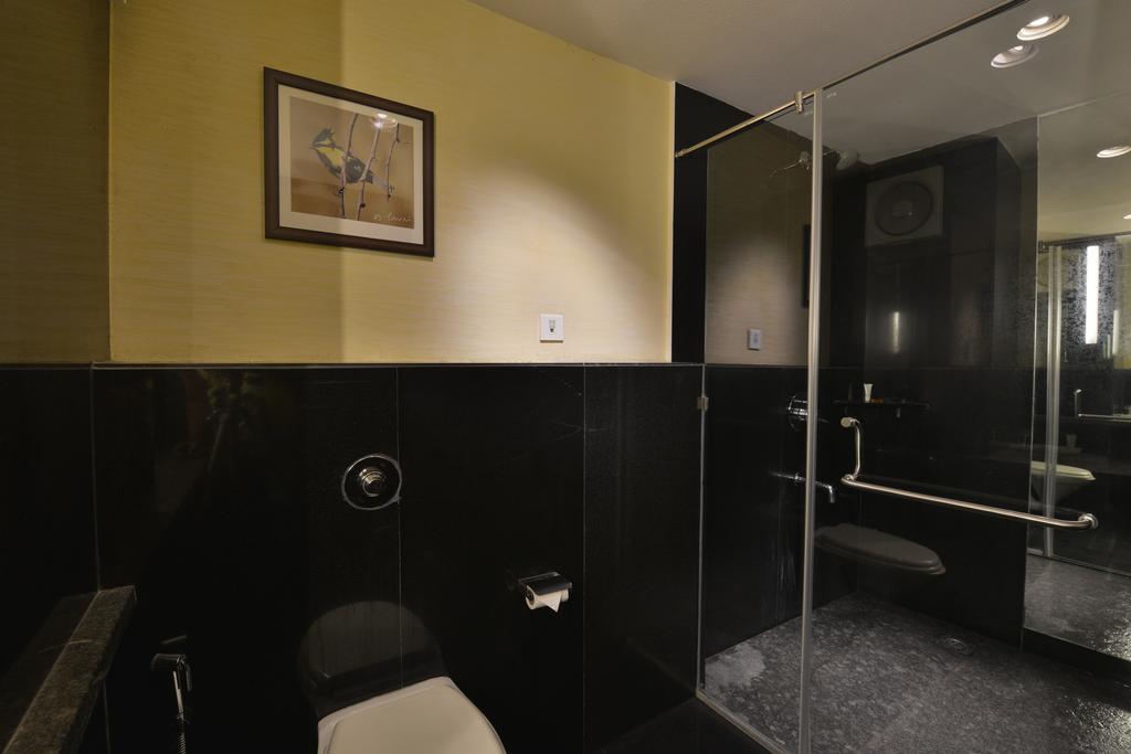 The Golden Oak Hotel Raipur  Bagian luar foto