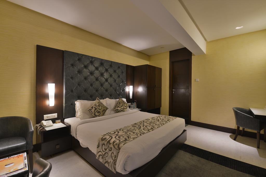 The Golden Oak Hotel Raipur  Bagian luar foto