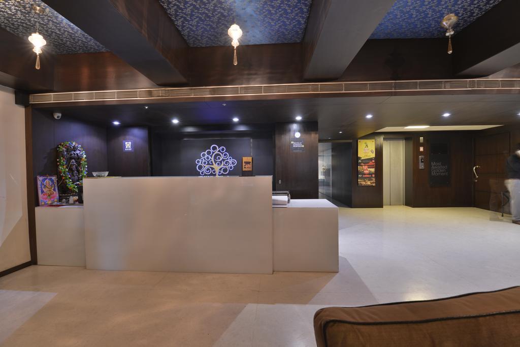 The Golden Oak Hotel Raipur  Bagian luar foto
