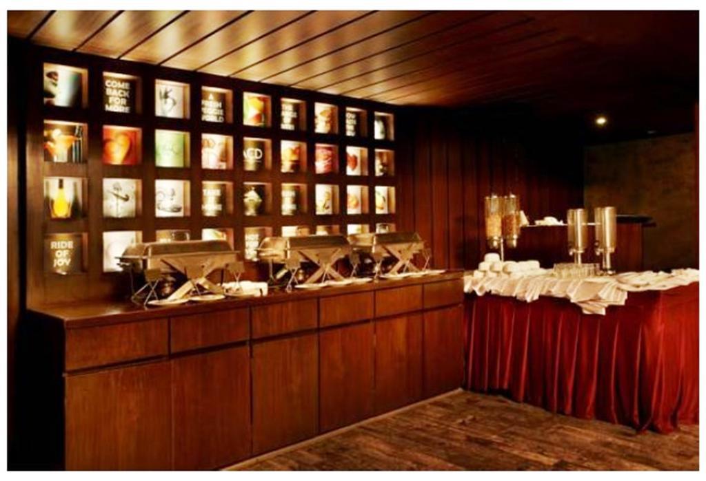 The Golden Oak Hotel Raipur  Bagian luar foto