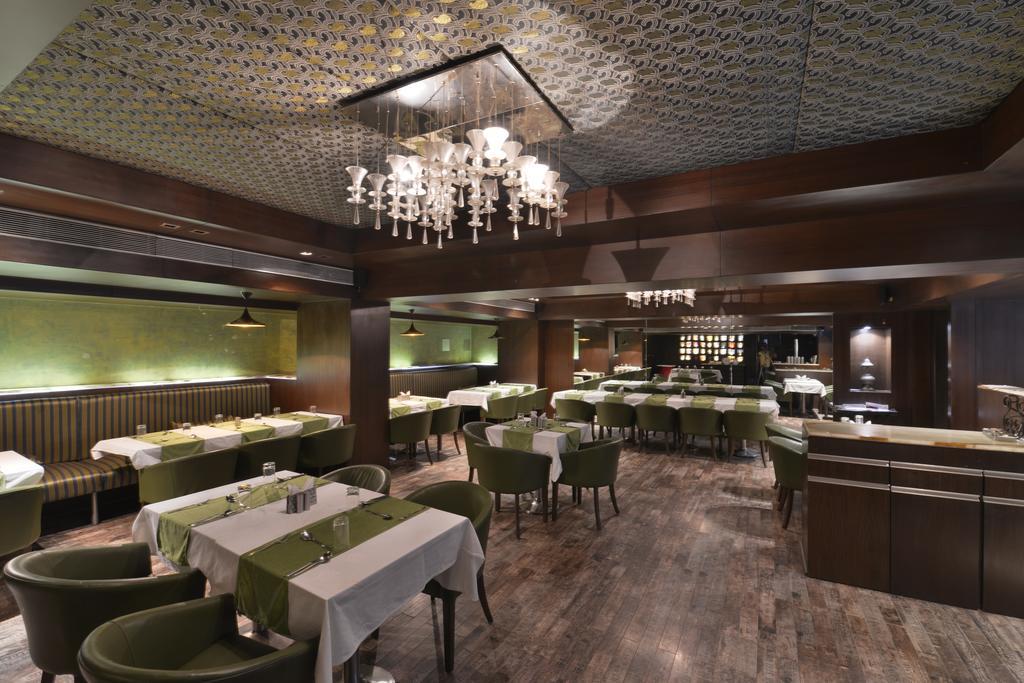 The Golden Oak Hotel Raipur  Bagian luar foto